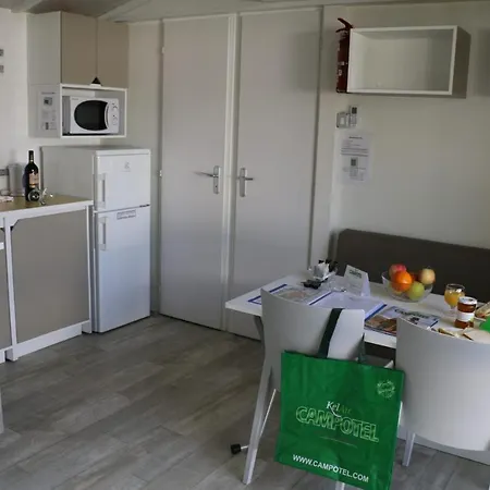 キャンプ場 Mobile Homes By Kelair At Playa Montroig